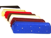 Satin embroidered evening bag in solid colors. It has shoulder chain.