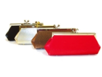 Metal frame satin evening bag. It has kiss lock closure and has shoulder chain.