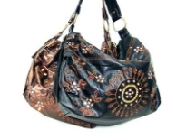 Hand Beaded Shoulder bag.Top zipper closing.