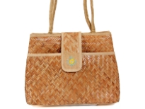 Straw and jute shoulder bag made with double shoulder straps and a front flap magnet closure. 