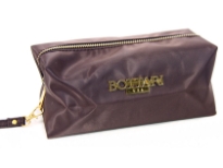 Nylon cosmetic bag. Top zipper closing.