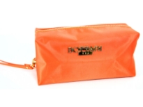 Nylon cosmetic bag. Top zipper closing.