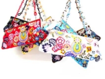 Hand beaded satin evening Bag. It has kiss lock closure and single handle.