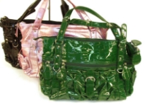 Croco embossed shining patent leather handbag with zipper pockets on the sides of the bag and also in the front. Bag has a top zipper closure and a double handle. Made of PU (polyurethane).