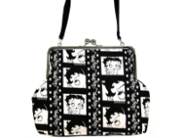 Betty Boop Film Bag with kiss lock. Made of fabric and detachable single strap .