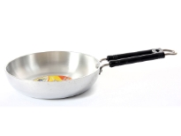 Aluminum Fry Pan with Plastic coated Heavy duty SS Wire Handle. Riveted for long life.