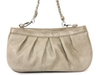 Fashion handbag has a top zipper closure, a chain shoulder strap and a floral print pattern. Made of PU (polyurethane).