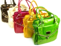 Designer Inspired Metallic Handbag has a pocket like front look with a chain & lock detail around it. Bag has a top zipper closure, a double handle, and an external pocket with magnetic closure. Made of PU (polyurethane).