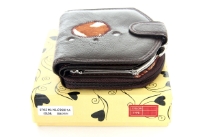 Genuine Leather Ladies Wallet. The wallet comes with Gift Box.