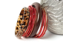 This fashion bangles set includes 16 pieces in total with 2 wide wooden bangles & 14 thin bangles. Thin bangles are plain as well as glittered. Ethnic as well as trendy look & can be matched with any kind of outfit.