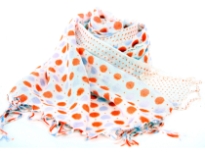 Long fringed scarf in 100% yarn dyed viscose material with bi-colored big polka dots and also small polka dots on the vertical edges of it. Hand wash. Imported.